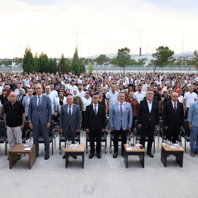 DOSTEK Kolejinde 228 öğrenci mezuniyet heyecanı yaşadı