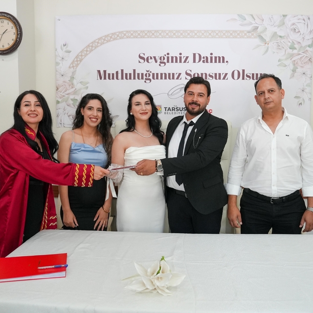 Tarsus'ta 26.06.2026 yoğunluğu: Nikah salonunda 20 çiftin mutluluğu