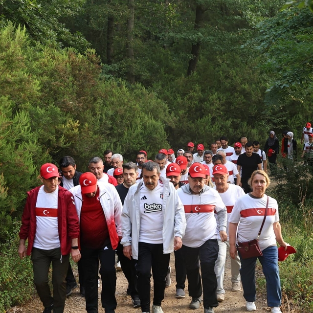 Milli Eğitim Bakanı Tekin, Sakarya'da 'Huzur ve kardeşlik' yürüyüşüne katıl...