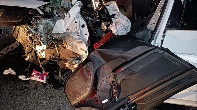 Ağrı'da iki otomobil çarpıştı; 4'ü ağır, 6 yaralı