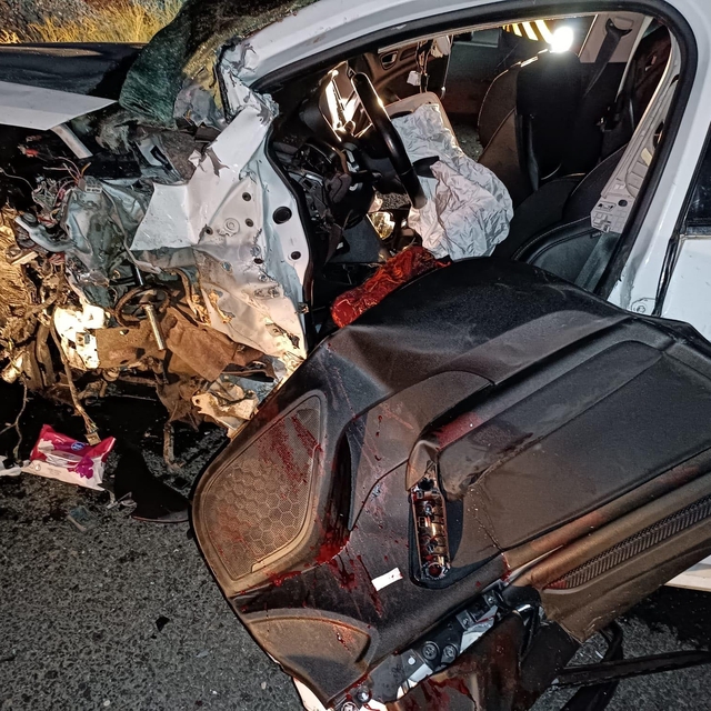 Ağrı'da iki otomobil çarpıştı; 4'ü ağır, 6 yaralı
