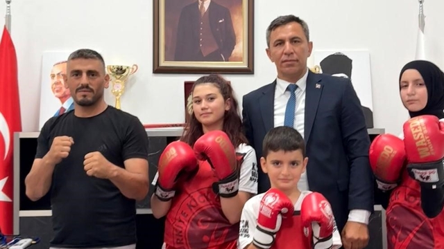 Başarılı sporculardan Beylikova Gençlik ve Spor İlçe Müdürü Gülmez'e ziyaret