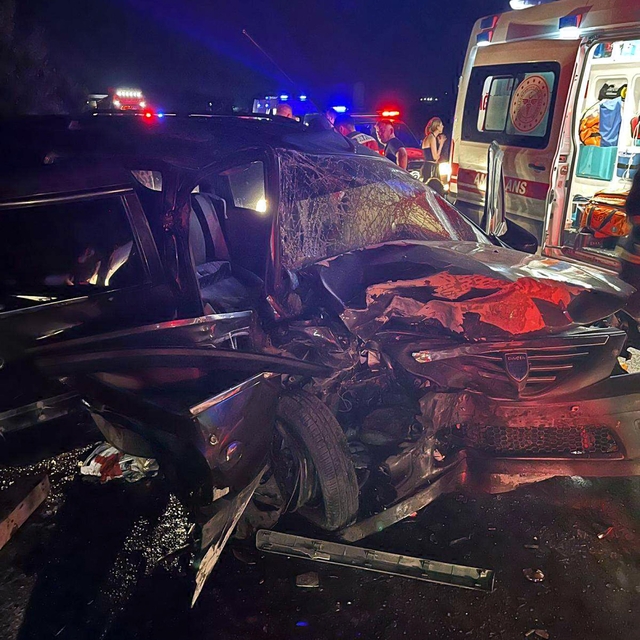 Kırklareli'de otomobiller çarpıştı; 2 ölü, 4 yaralı