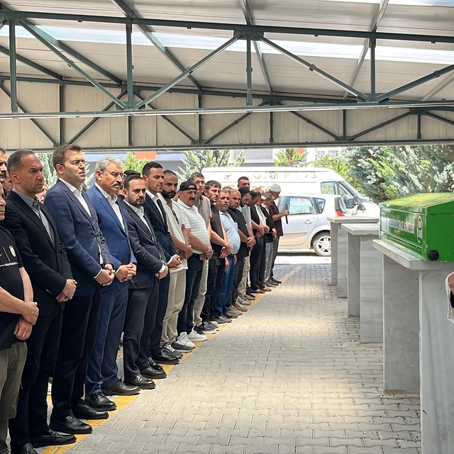 Havai fişek fabrikasındaki patlamada hayatını kaybeden işçi son yolculuğuna...