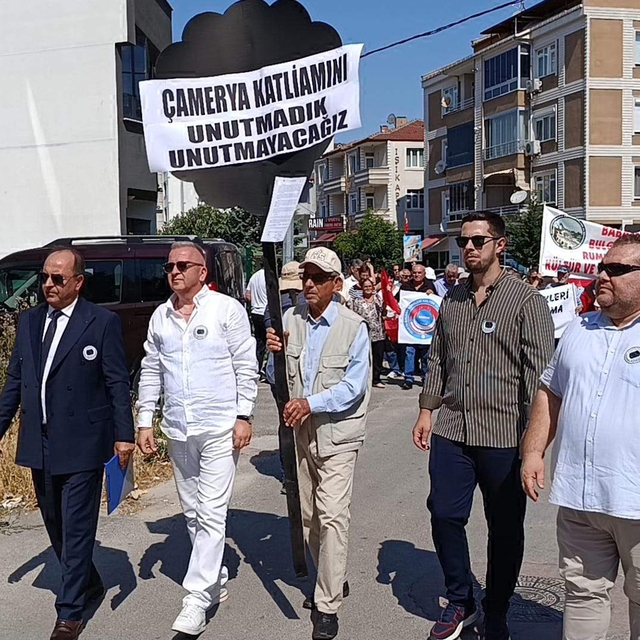 Edirne'de Yunanistan Konsolosluğu önüne 'Çamerya soykırımını unutmadık' yaz...