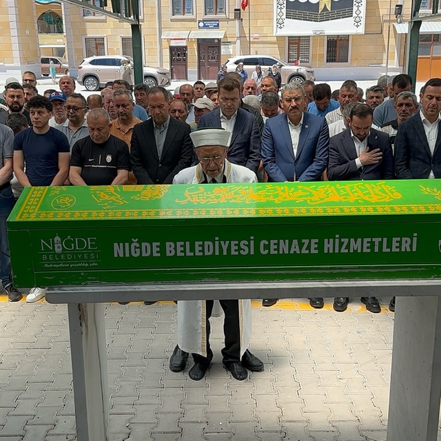 Niğde'de havai fişek fabrikasındaki patlamada ölen işçinin cenazesi defnedi...