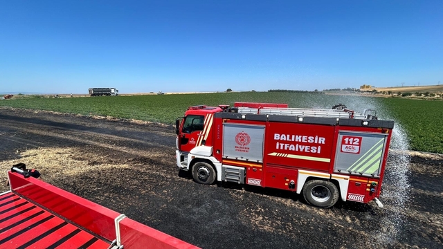 Bandırma'da anız ve ekili alanda çıkan yangın söndürüldü