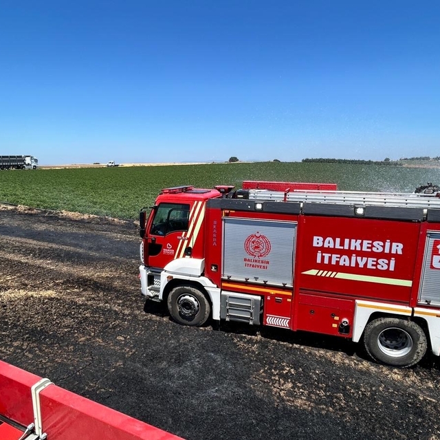 Bandırma'da anız ve ekili alanda çıkan yangın söndürüldü