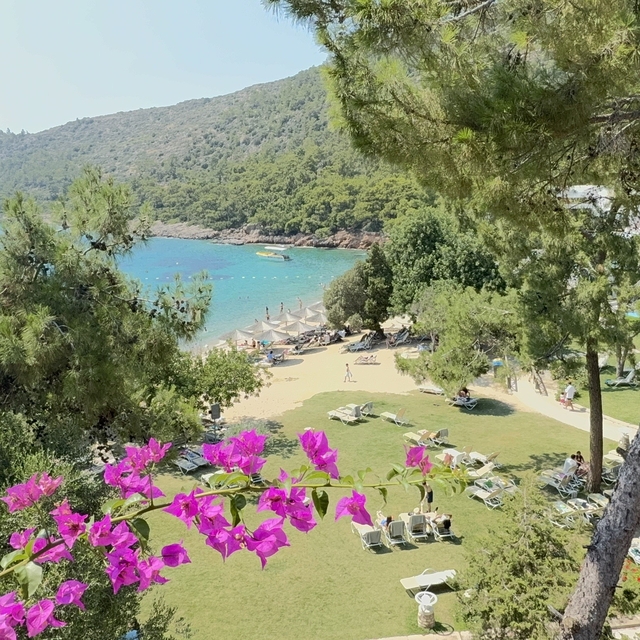 Okullar kapandı, Bodrum sahilleri doldu