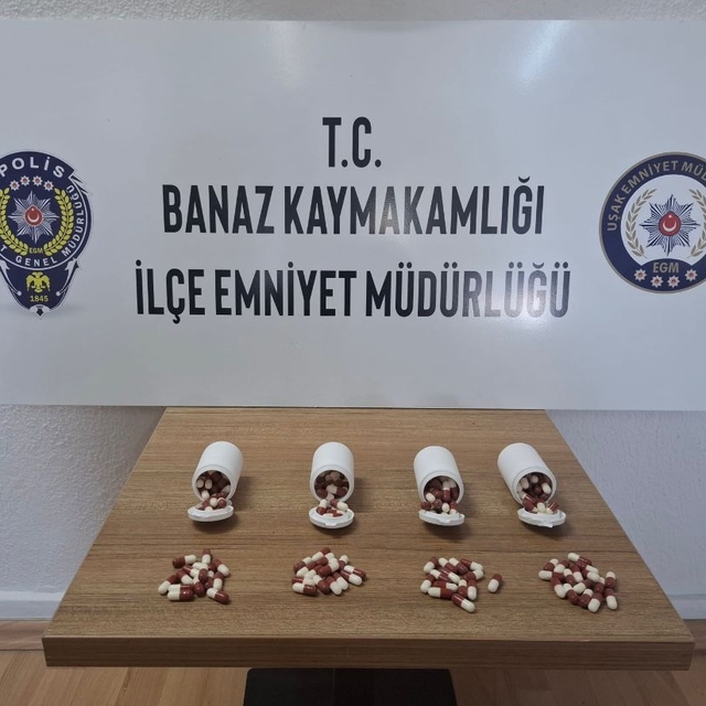 Banaz'da kovalamacayla durdurulan otomobilde uyuşturucu ele geçirildi