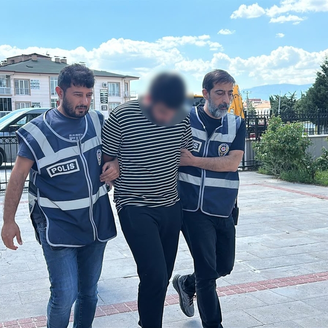 Burdur'da husumetlisini önce darp etti ardından tüfekle vurarak öldürdü
Gaz...