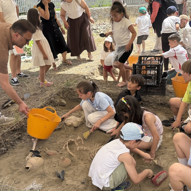 Zonguldak'ta çocuklar festivalde arkeolojik kazı deneyimi yaşadı