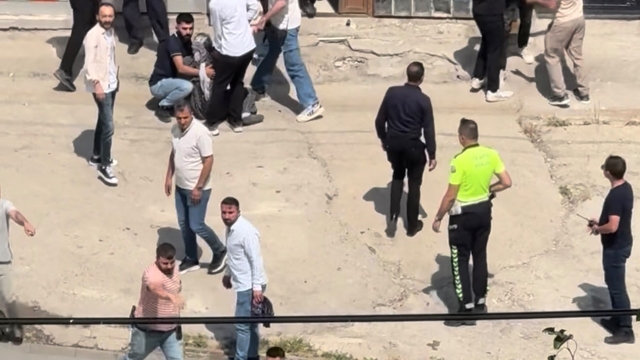 Şemdinli'de 2 kişinin yaralandığı silahlı- sopalı kavga kamerada