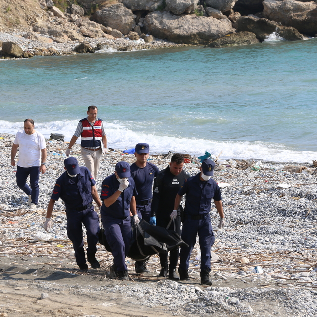 Hatay'da denizde erkek cesedi bulundu