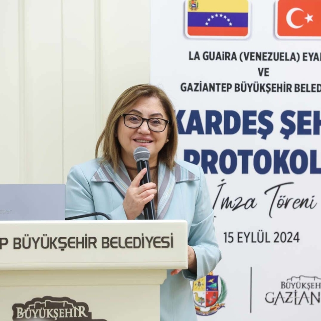 Fatma Şahin, bir maaşını Venezuela'ya bağışladı
