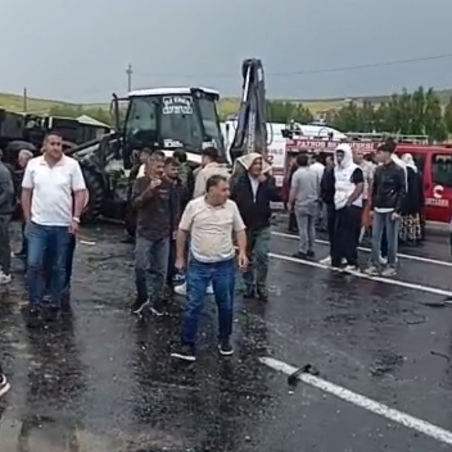 Patnos'ta zincirleme kaza: 1 ölü, 1'i ağır 4 yaralı
