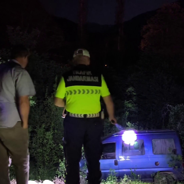 Freni patlayan araç bahçeye uçtu, sürücü yaralandı