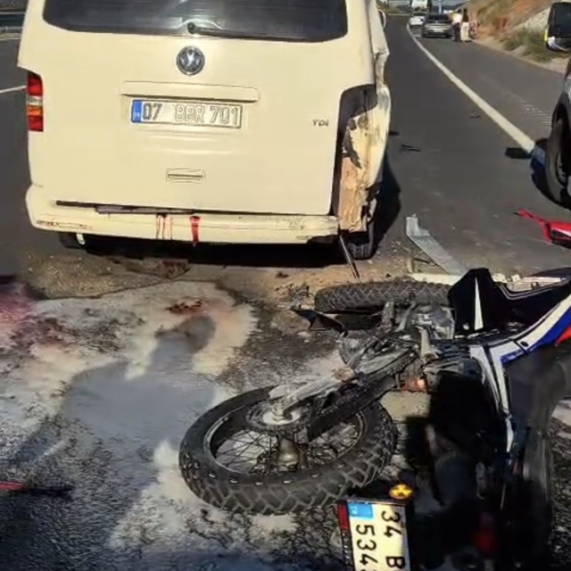 Feci kazada ağır yaralanan motosiklet sürücüsü yaşam savaşını kaybetti