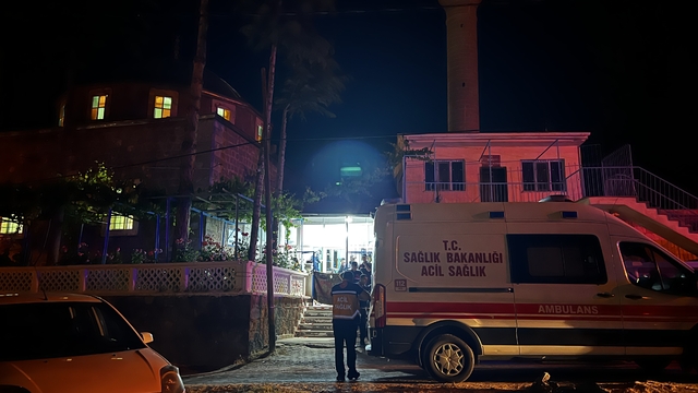 Camide tartıştığı 2 kişiyi bıçaklayarak öldürdü