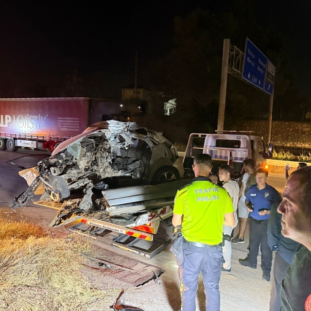Aracın motorunun fırlayıp barakaya girdiği kazada, sürücü hayatını kaybetti...
