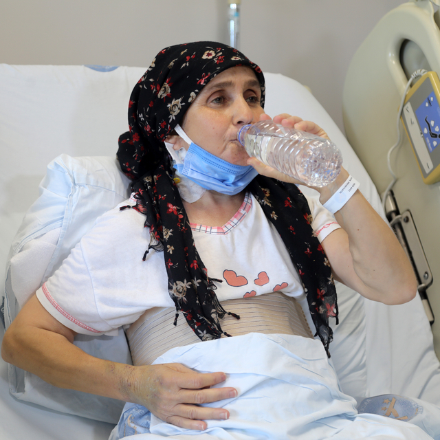 Diyalize bağlı geçen 30 yıldan sonra hem böbreğine hem de özgürlüğüne kavuş...