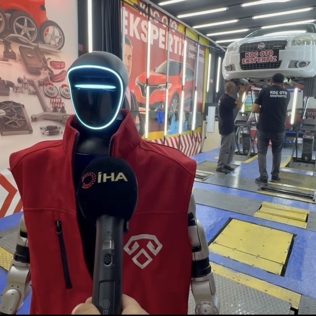Oto ekspertiz firmasının zam isteyen robotu
Robot Koç'un zam talebi kamerad...