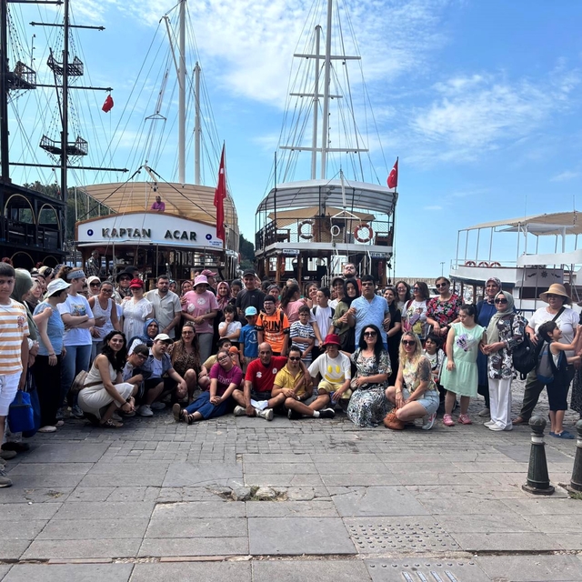 Özel bireyler "Yaza merhaba" etkinliğinde Akdeniz'e açıldı