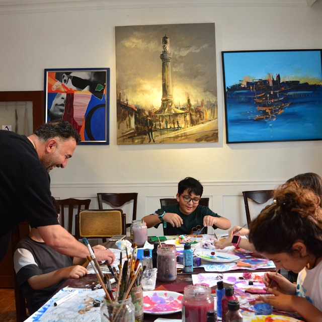 Babasının berber dükkanında başladı, şimdi tüm ailesiyle sanat üretiyor
