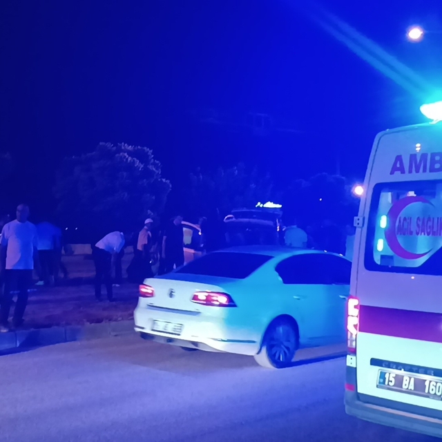 Yolcu otobüsü ile hafif ticari araç çarpıştı: 3 yaralı