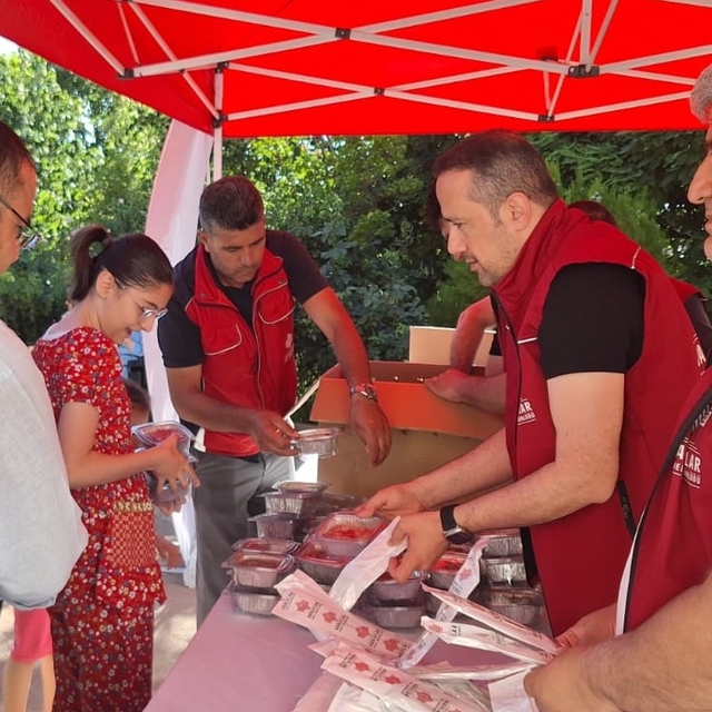 Diyarbakır'da aşure ikramı