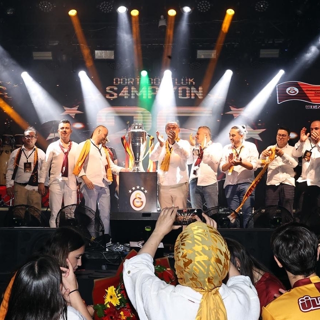 Şampiyonluk kupası Denizli'deki Galatasaraylılarla buluştu