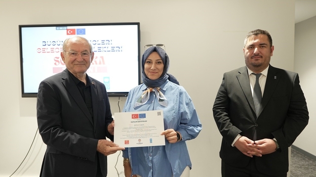 Geleceğin dijital tasarımcıları uluslararası sertifikalarına kavuştu
Gençler, Denizli Büyükşehirle dijitalleşiyor