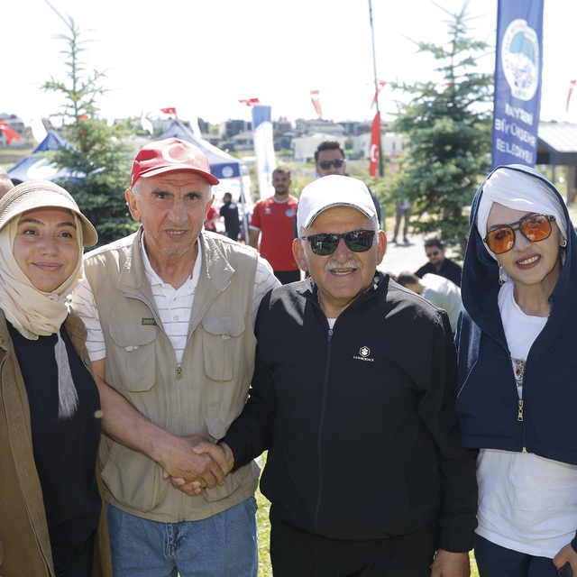 Başkan Büyükkılıç, "Yaza Merhaba Doğa Yürüyüşü" etkinliğine katıldı