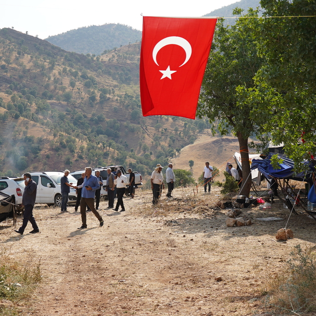 Şırnak'ta 40 aile, 32 yıl sonra geldikleri köylerine çadır kurup kesin dönü...