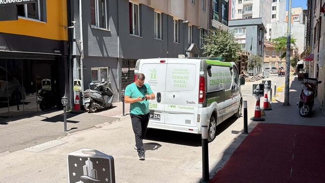 Aparttaki odasında ölü bulundu