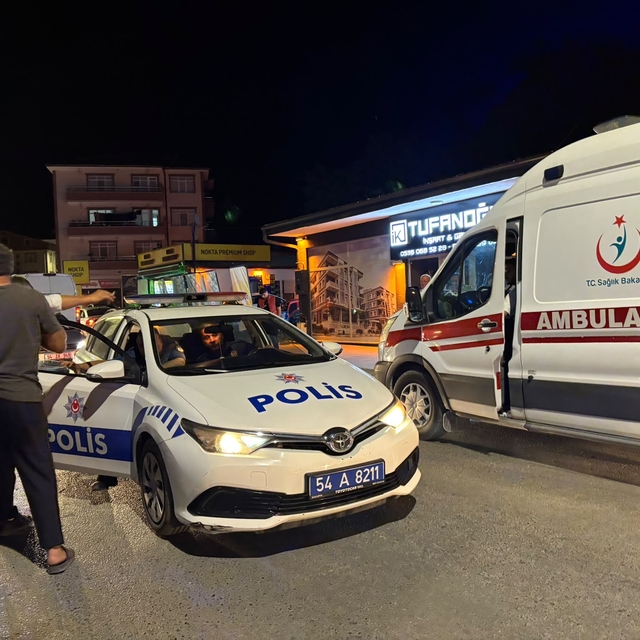 Sakarya'da otomobille çarpışan motosikletin sürücüsü yaralandı