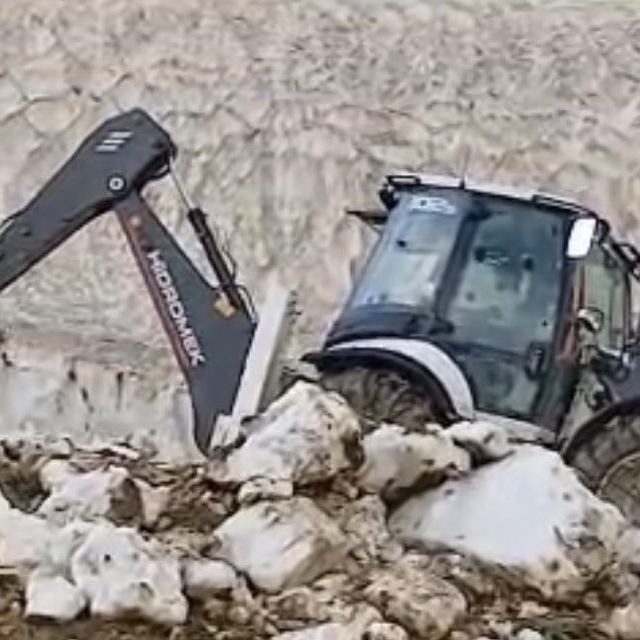 İran sınırındaki yayla yolları kardan temizleniyor