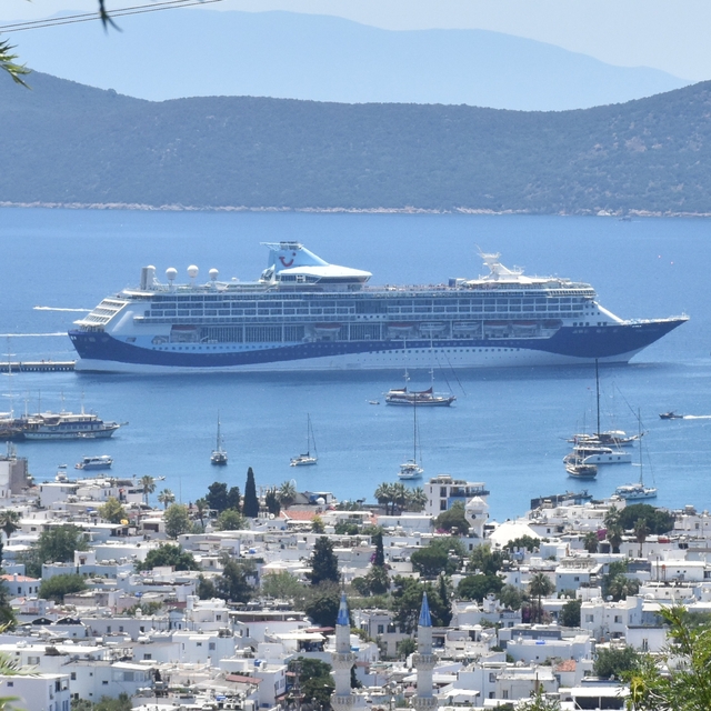 Bodrum'a Marella Discovery kruvaziyeriyle 1760 yolcu geldi