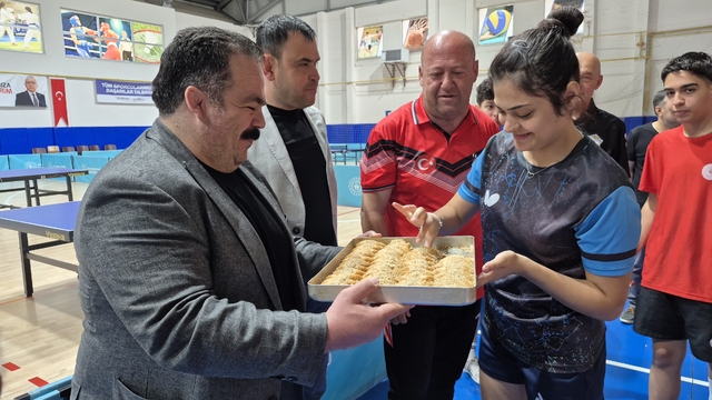 Gözel'den Sivas'taki milli sporculara moral ziyareti