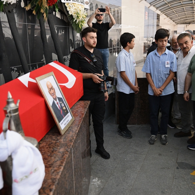 Sabah gazetesi yazarı Müderrisoğlu'nun Kıbrıs gazisi babası Düzce'de son yo...