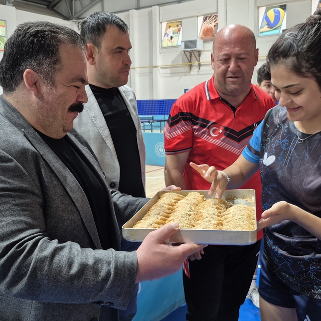 Gözel'den Sivas'taki milli sporculara moral ziyareti