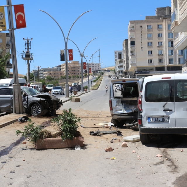 Şırnak'ta zincirleme trafik kazası: 4 yaralı
