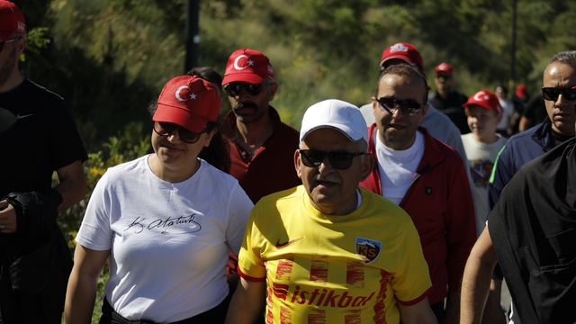 Başkan Büyükkılıç, doğa yürüyüşünde sporseverlerle bir araya geldi