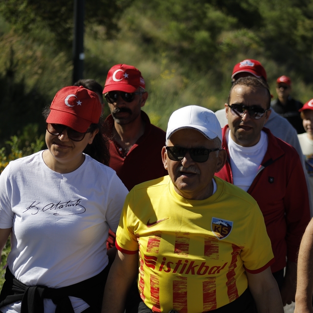 Başkan Büyükkılıç, doğa yürüyüşünde sporseverlerle bir araya geldi