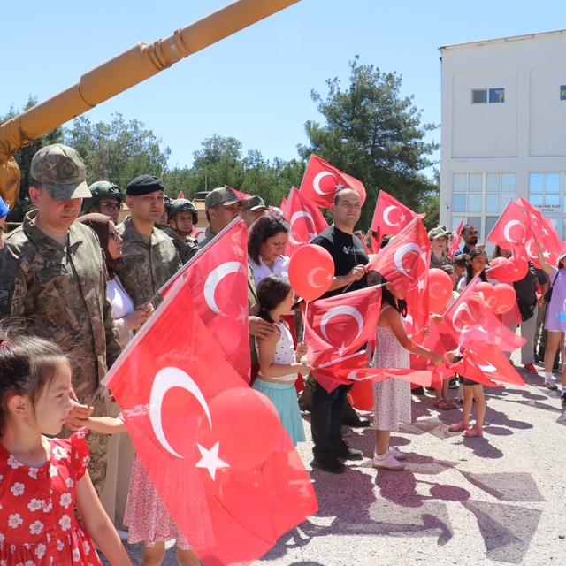 Türk Kara Kuvvetleri'nin 2235'inci kuruluş yıl dönümü Diyarbakır'da törenle...
