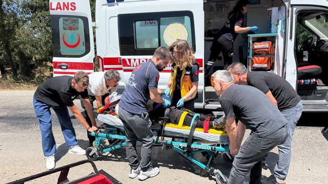 Çanakkale'de motorlu bisiklet ile otomobil çarpıştı; 1 kişi yaralandı
