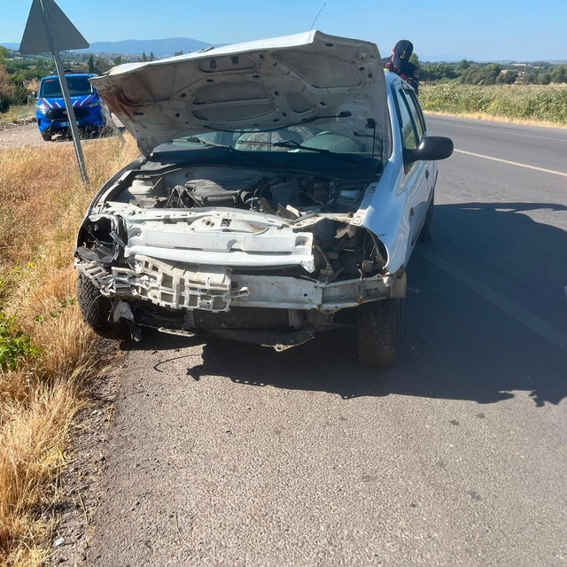 Balıkesir'de iki otomobilin çarpışması sonucu 7 kişi yaralandı