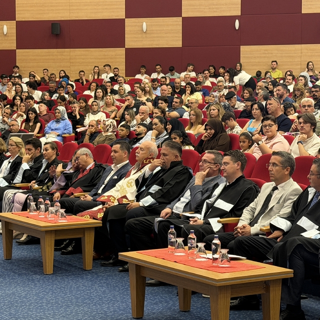 Trakya Üniversitesinde mezuniyet törenleri sürüyor