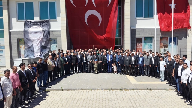 MHP'li Işıkver: Bölücü de sizsiniz, terörist de