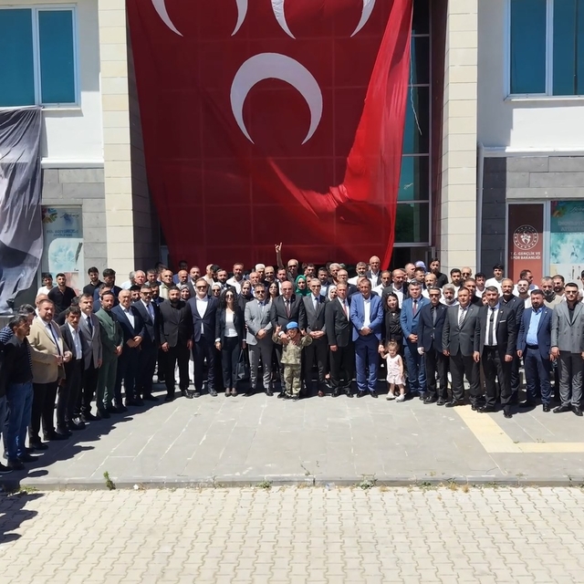 MHP'li Işıkver: Bölücü de sizsiniz, terörist de